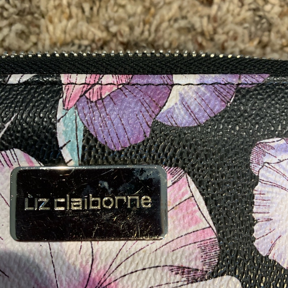 Liz Claiborne floral wallet - Picture 2 of 6